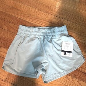 BNWT Girls Athleta Run Free 2.5” Short Pale Green Size XL